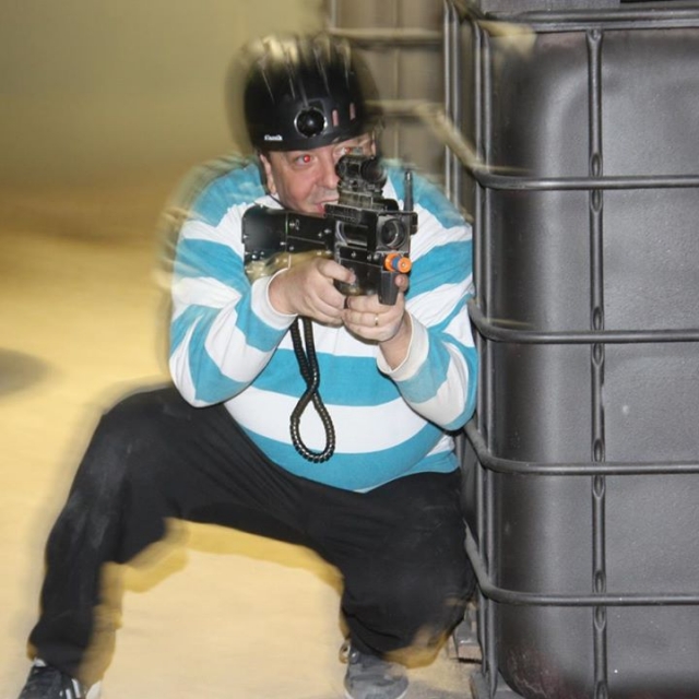 Escondido de su enemigo